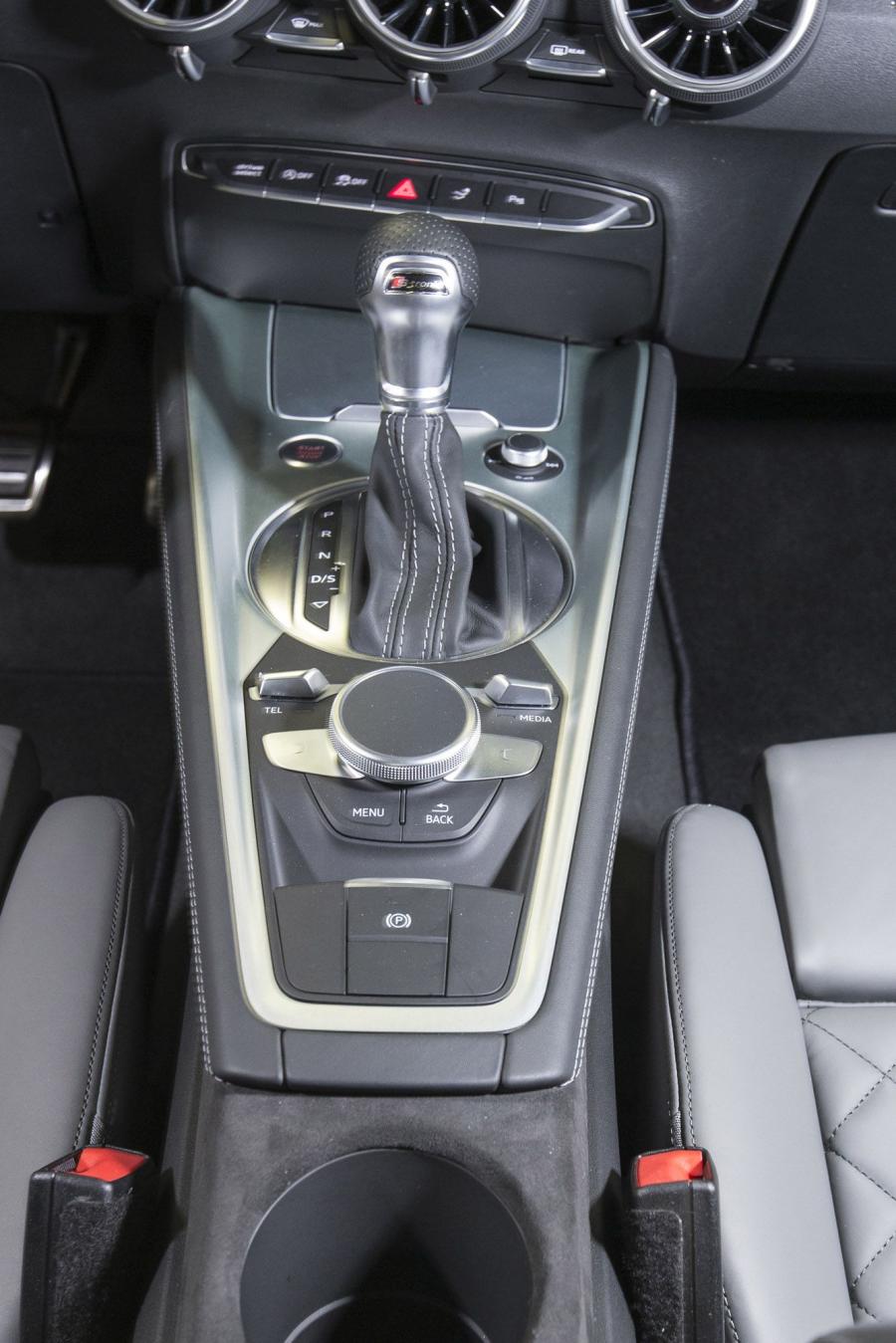 Детали интерьера Audi TT Coupe Gunmetal Bullet by ABT (8S) 2015 года  (фото 21 из 24)